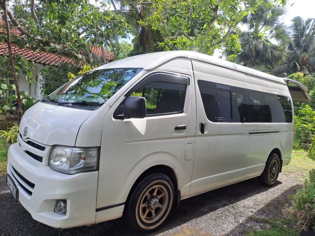 Front — Toyota kdh High roof Kdh 200