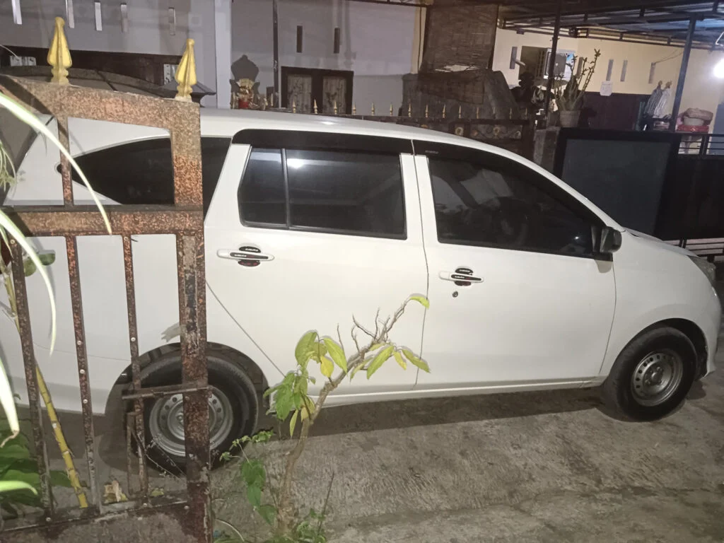 Daihatsu sigra photo 4