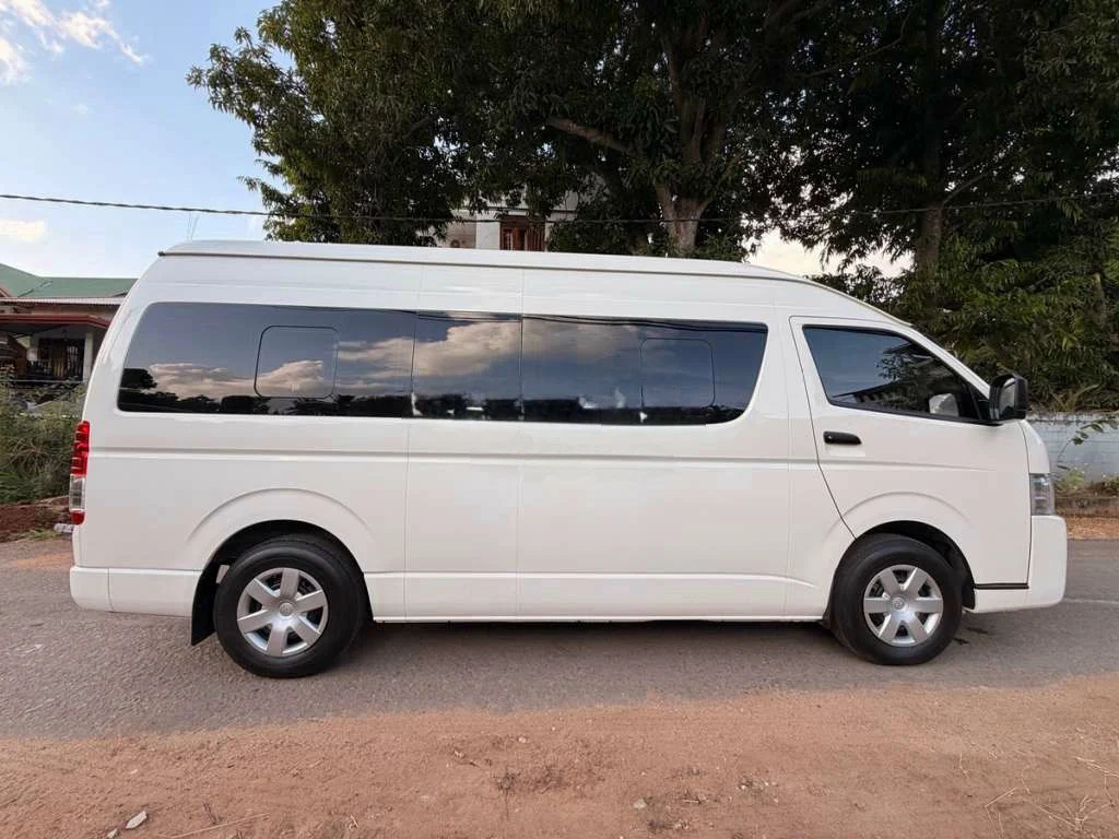 Right side — TOYOTA KDH VIP Highroof