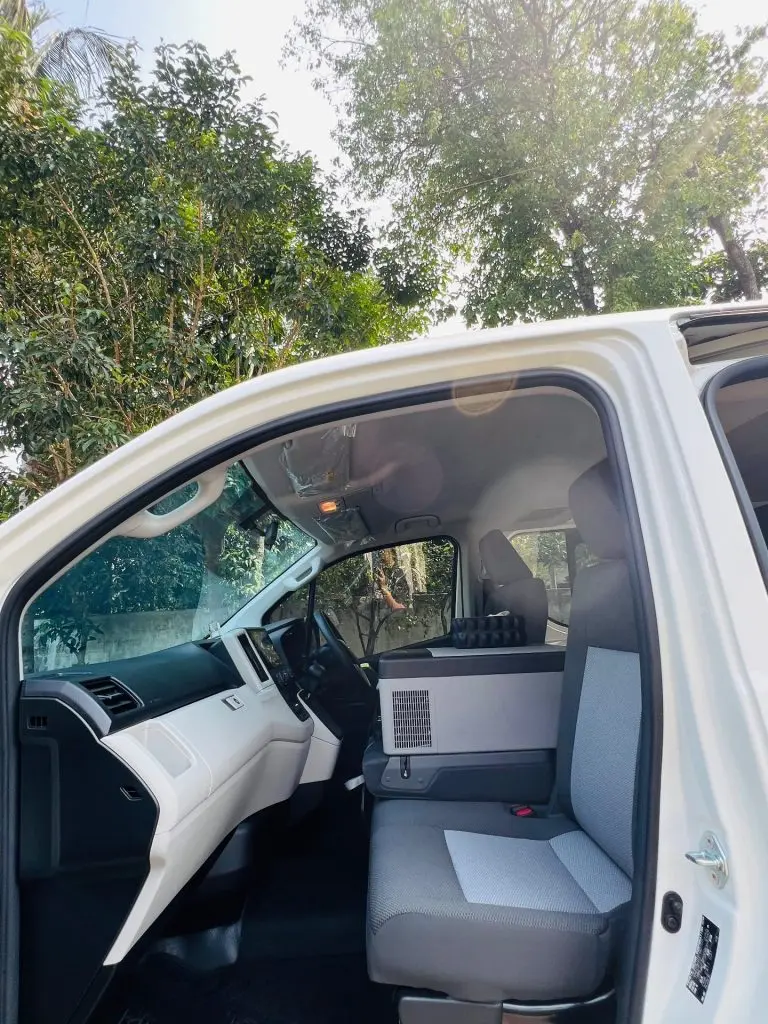 Interior left — Toyota Hiace GDH301