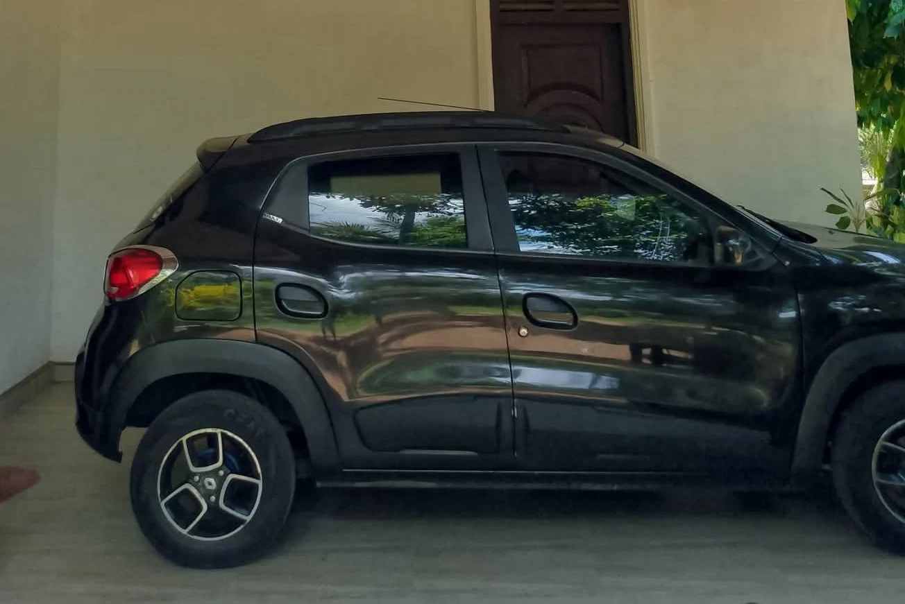 Left side — RENAULT KWID