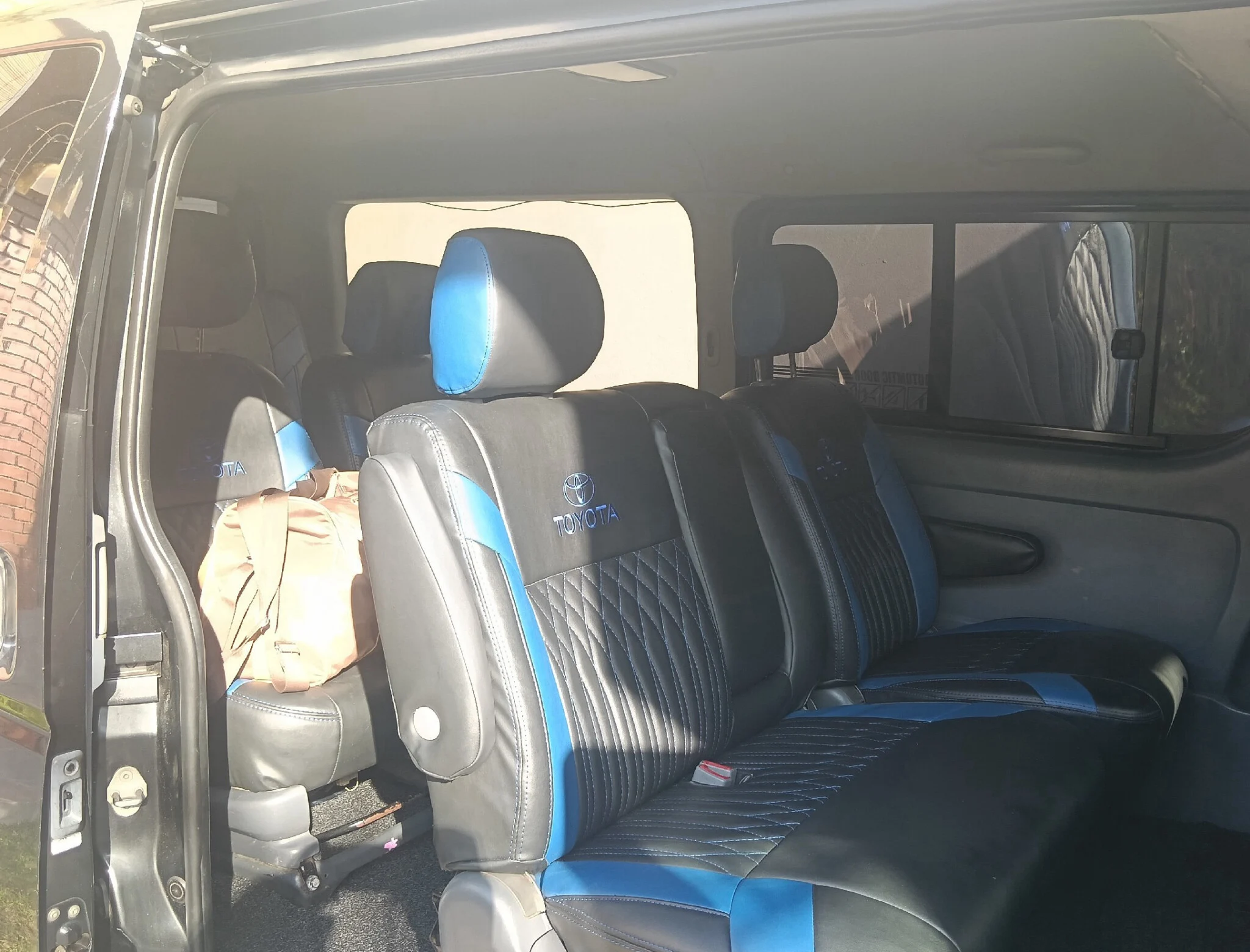 Interior left — Toyota KDH platroof