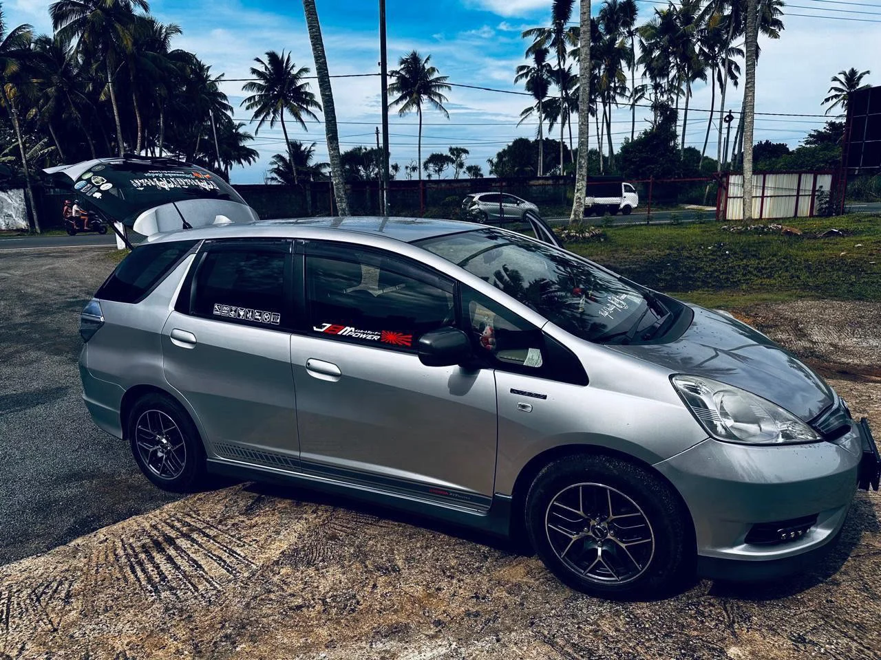 Right side — HONDA shattle