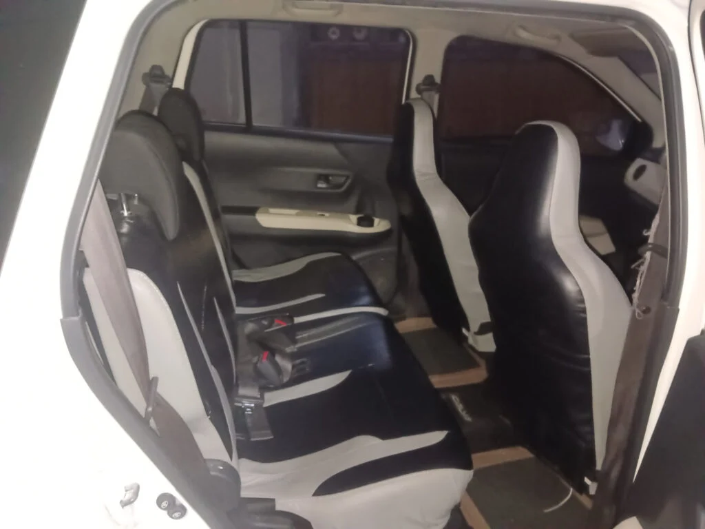 Daihatsu sigra photo 8