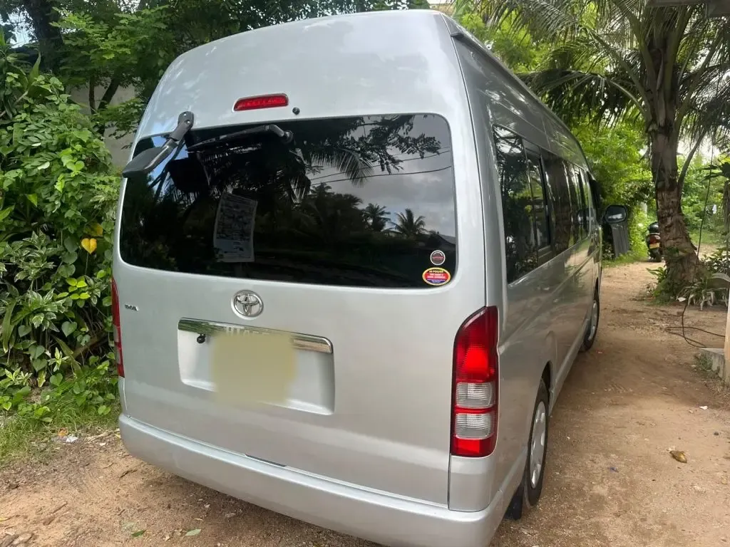 Boot / luggage area — Toyota Kdh hiace
