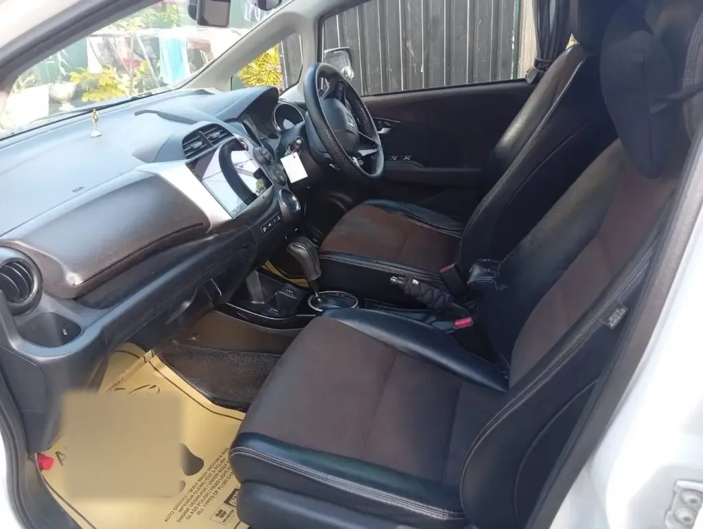 Interior left — Honda Fit