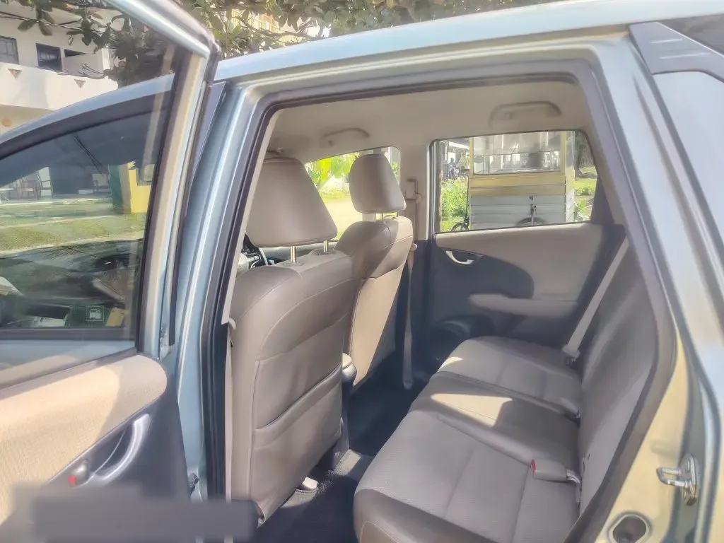 Interior left — Honda Shuttle