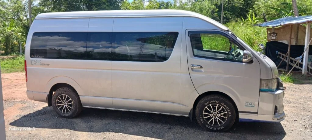 Right side — Toyota Hiace