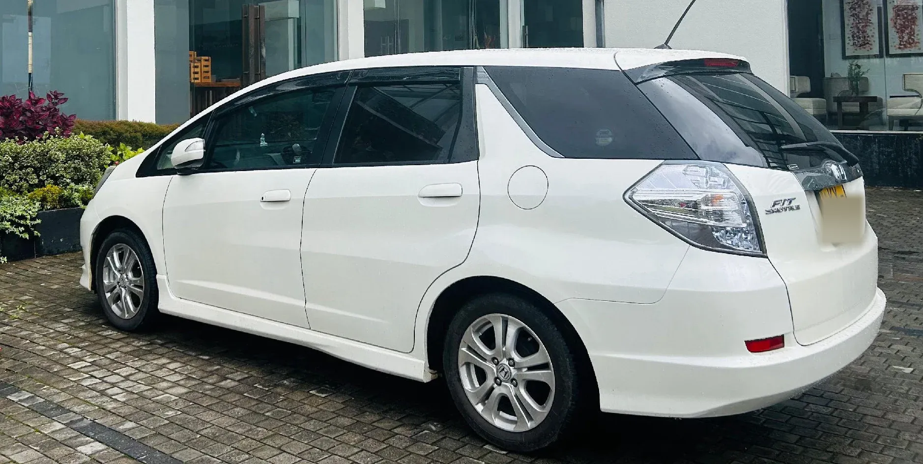 Left side — HONDA shuttle