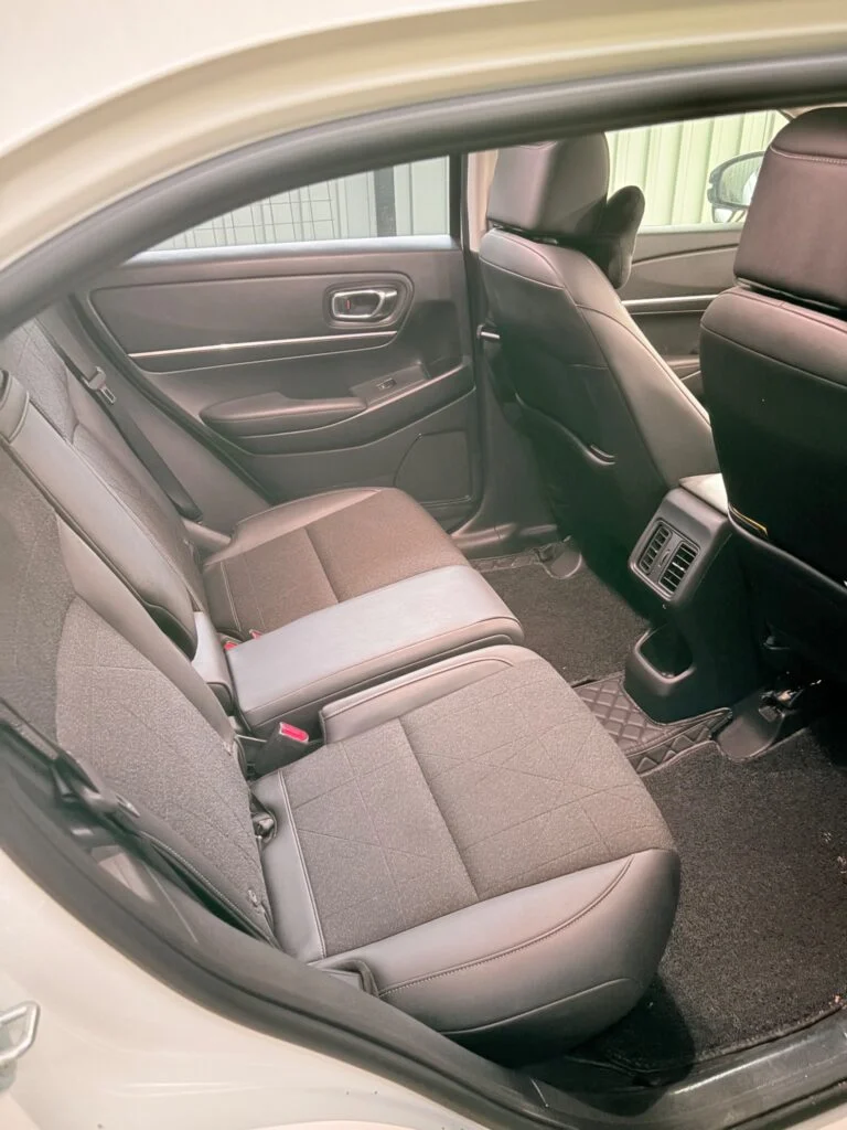 Interior left — Honda HR-V