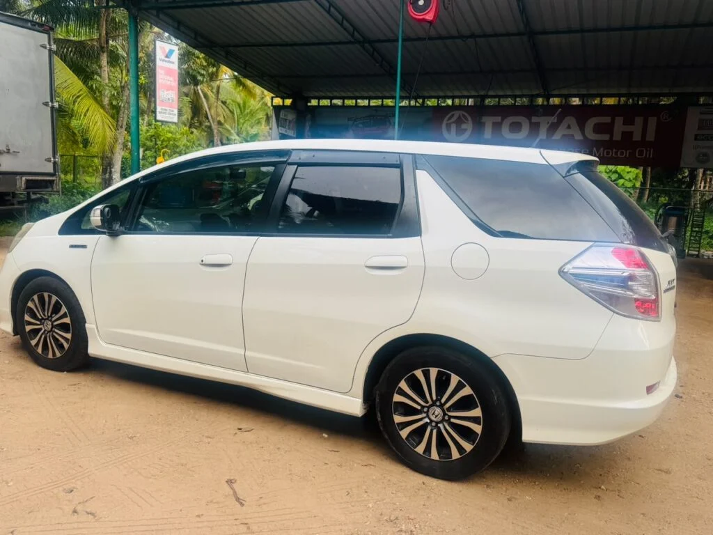 Left side — Honda Fit Shuttle