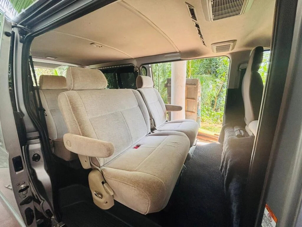 Passenger cabin — Toyota Hiace