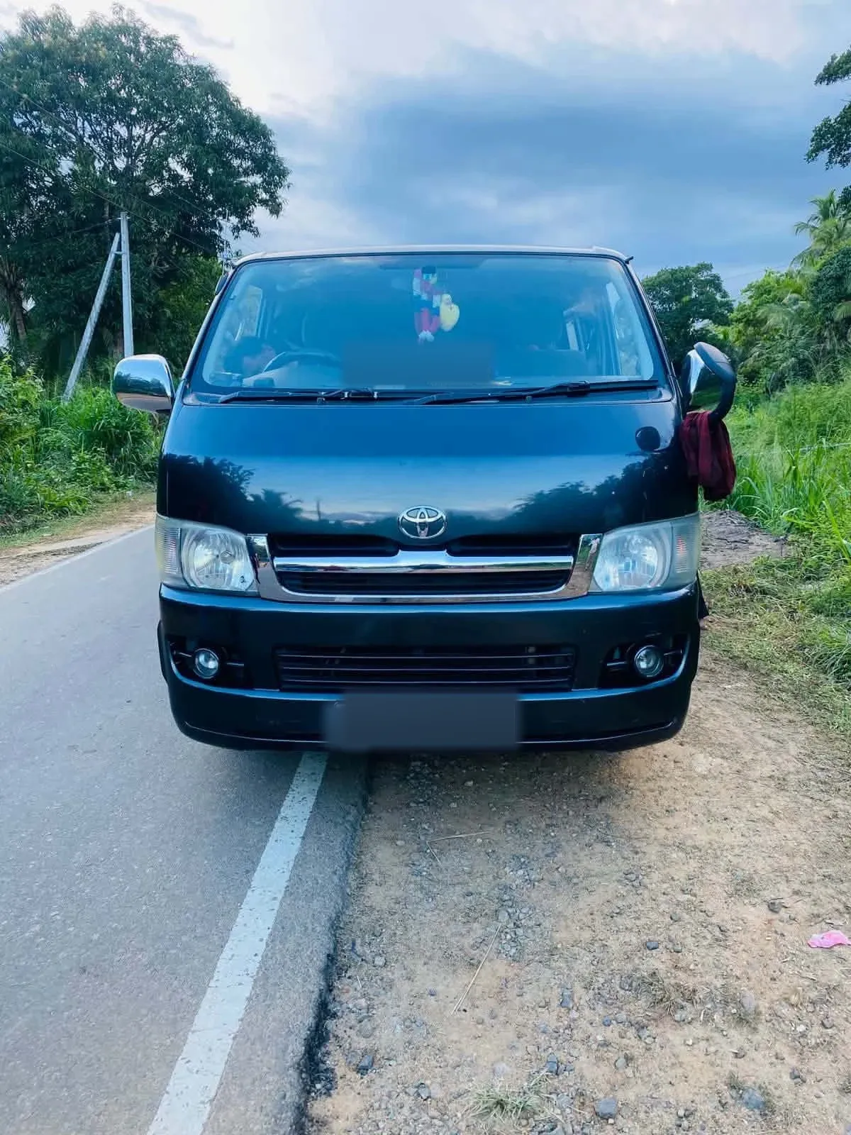 Front — Toyota KDH platroof