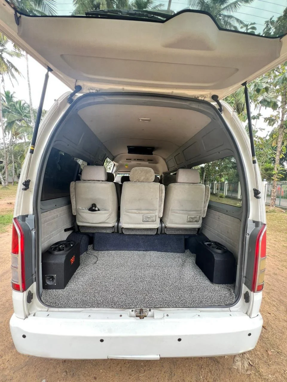 Boot / luggage area — TOYOTA KDH Highroof