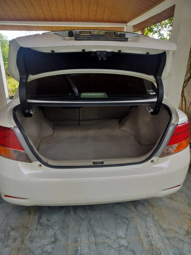 Boot / luggage area — Toyota Allion260