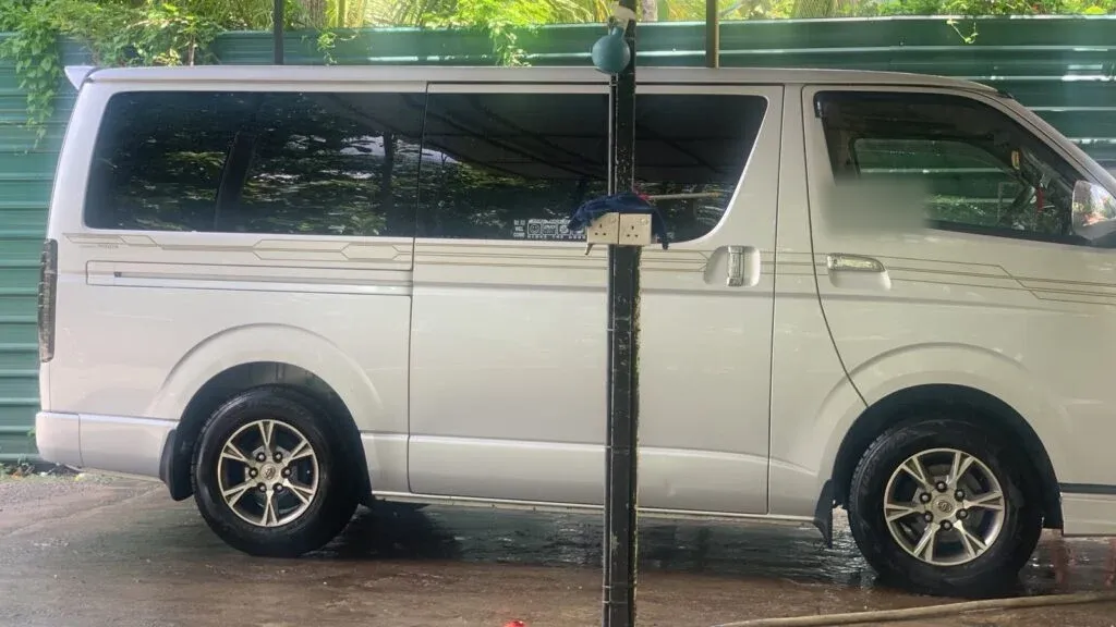 Right side — Toyota Kdh flat roof