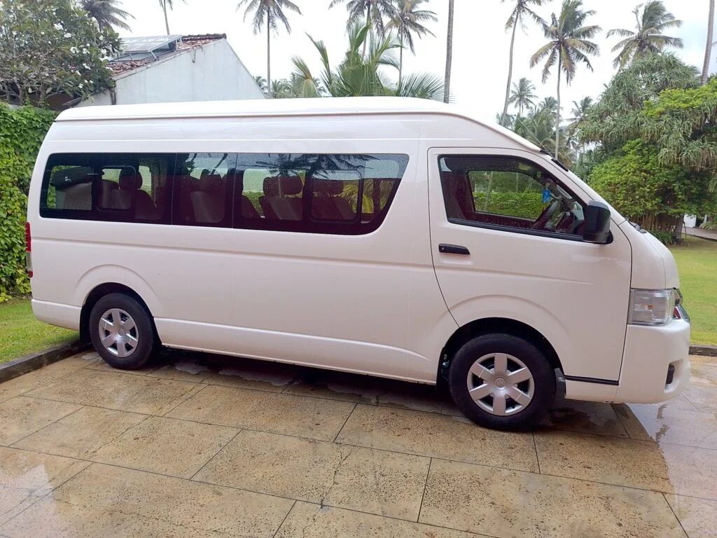 Rear — Toyota KDH HIROOF Hiace