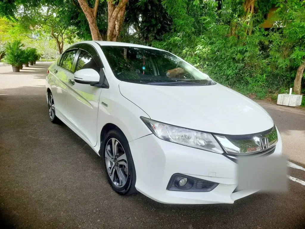 Right side — Honda Grace