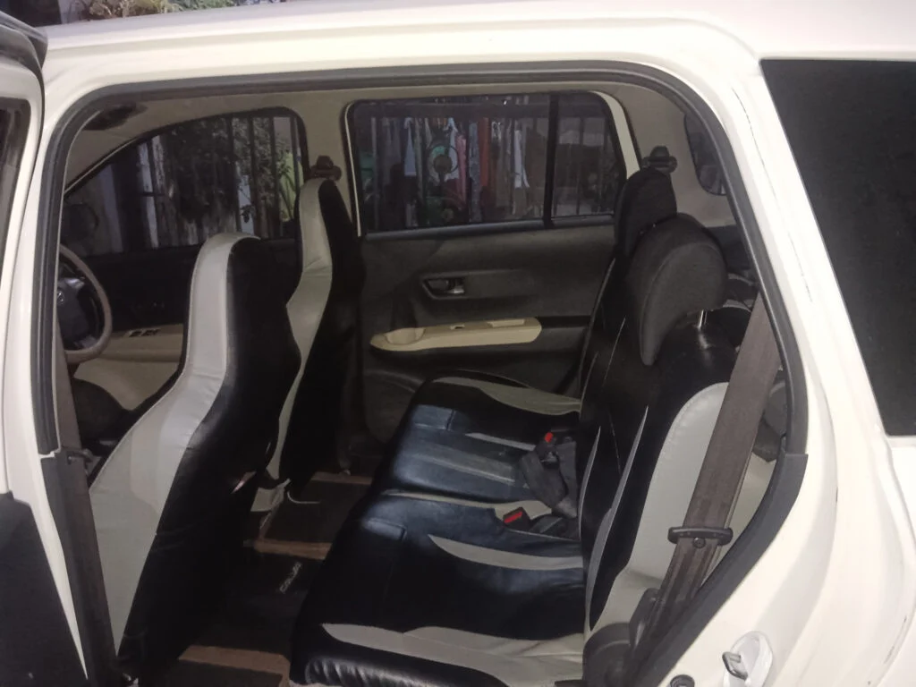 Daihatsu sigra photo 7
