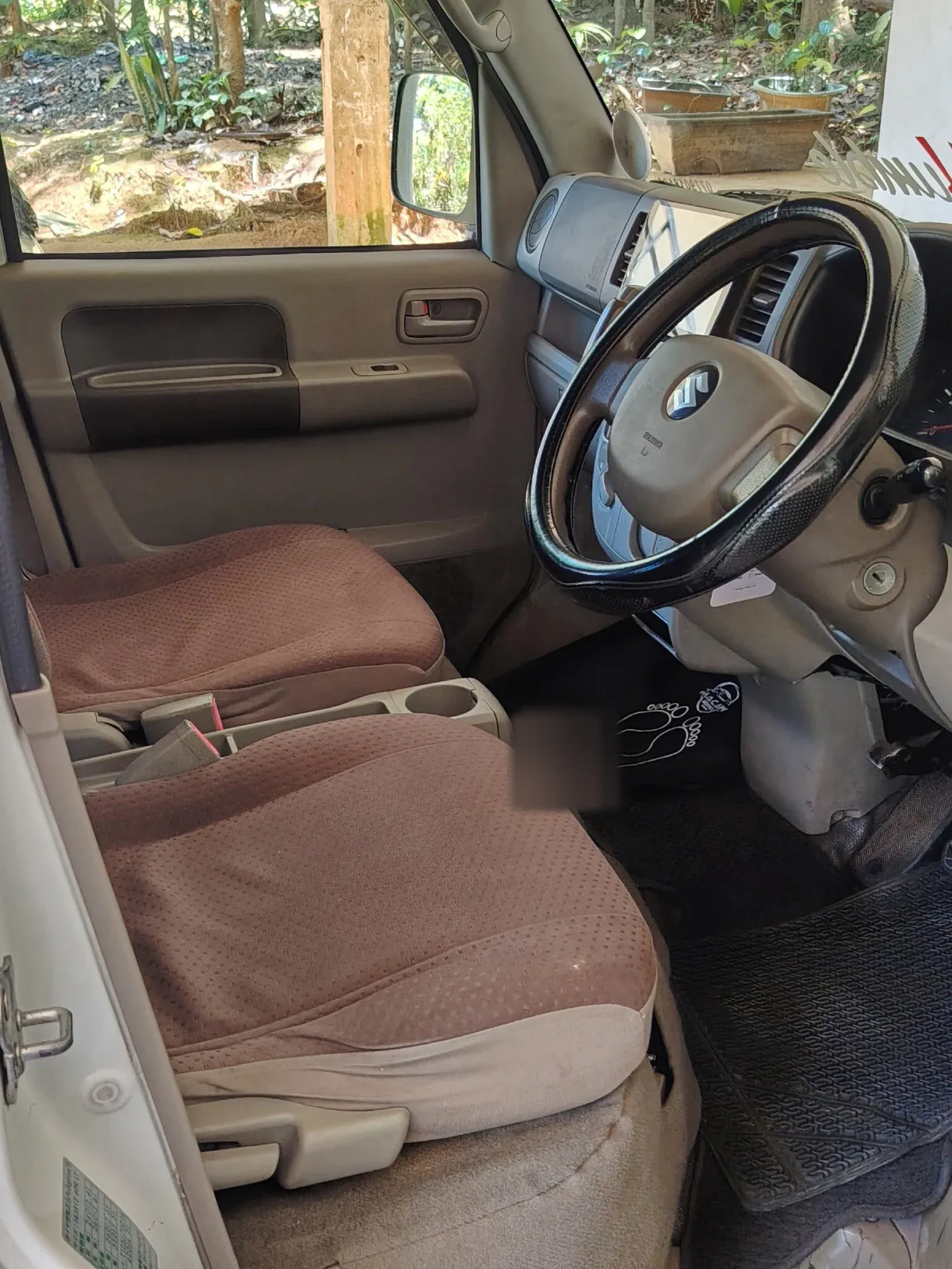 Interior right — SUZUKI every