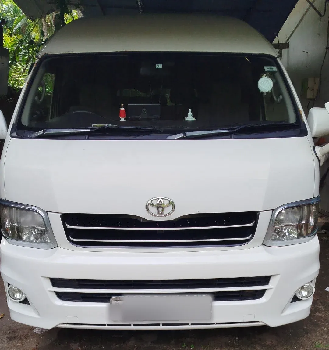 Front — TOYOTA KDH Highroof