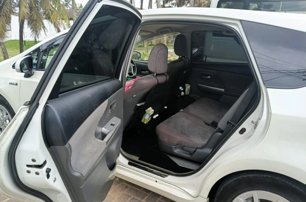 Interior left — Toyota Prius Alpha