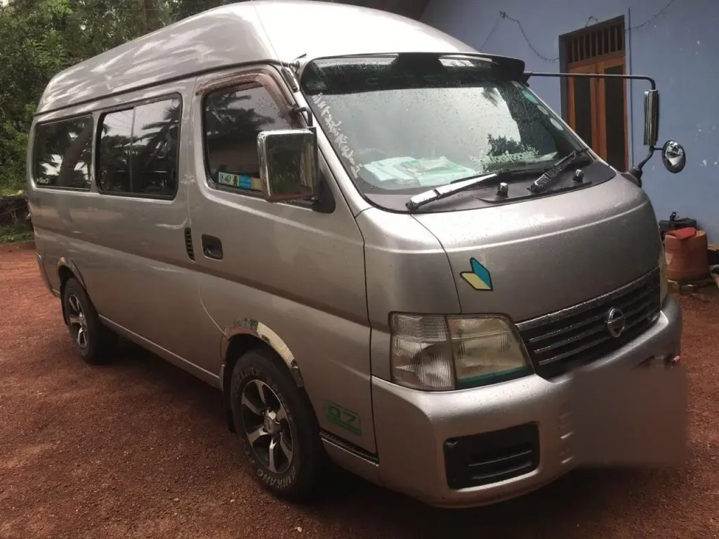 Right side — Nissan e 25 high roof Nissan e 25