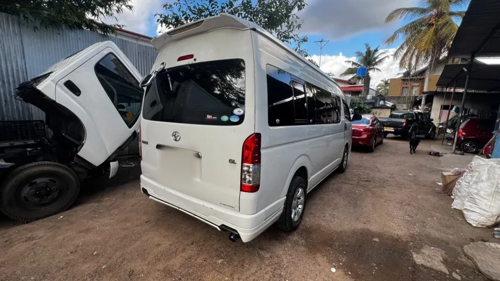 Right side — Toyota Hiace