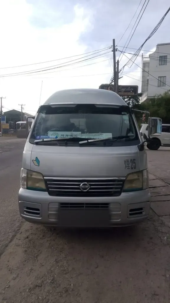 Front — Nissan e 25 high roof Nissan e 25