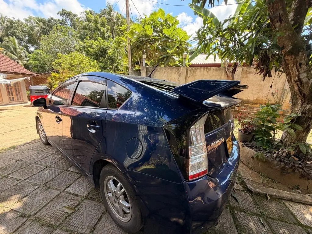 Right side — Toyota Prius Prius