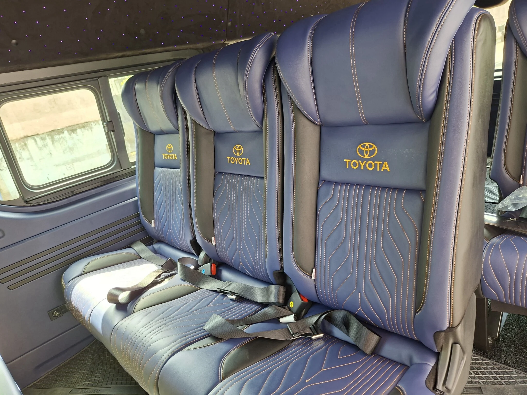 Interior left — TOYOTA KDH VIP Highroof