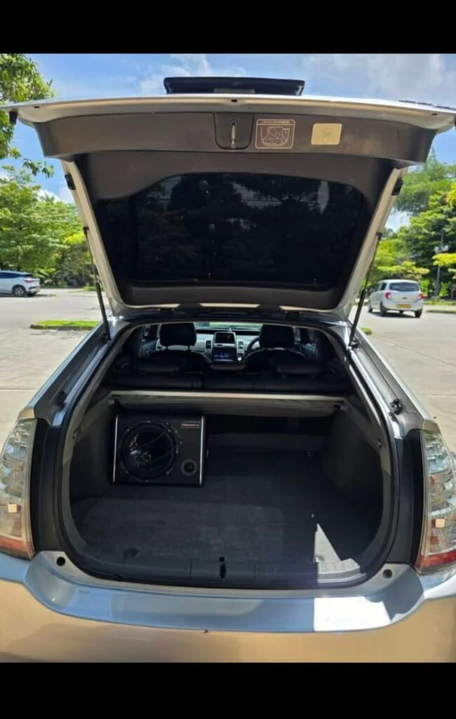Boot / luggage area — Toyota Prius