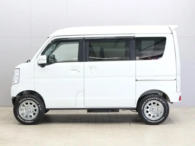Left side — Suzuki Every