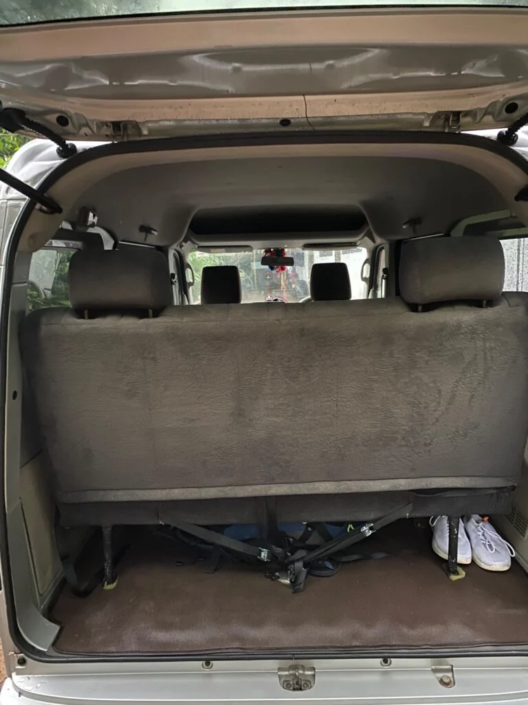 Boot / luggage area — Suzuki Every