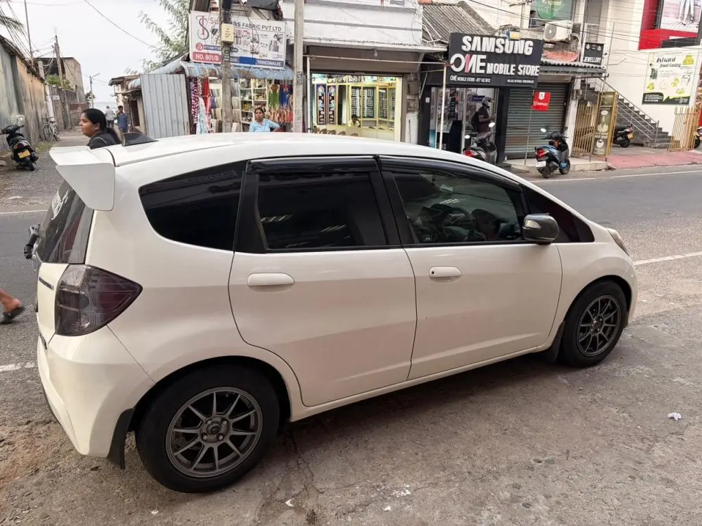 Right side — Honda Fit