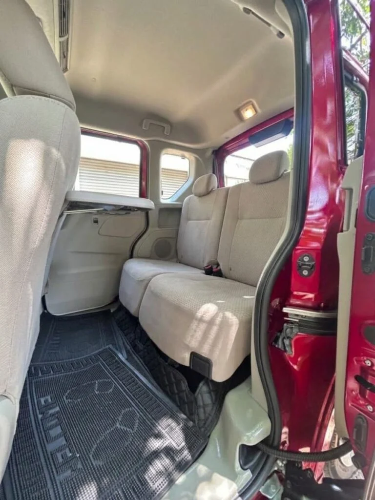 Interior right — Mitsubishi EK Space