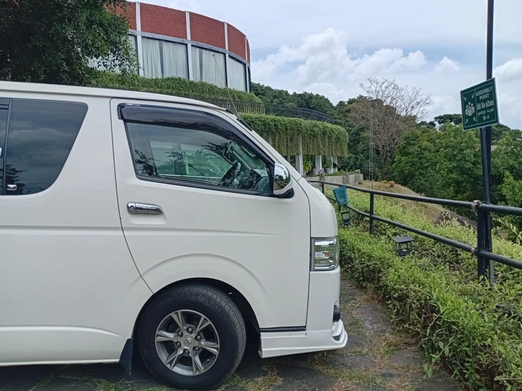 Dashboard — Toyota KDH Flatroof