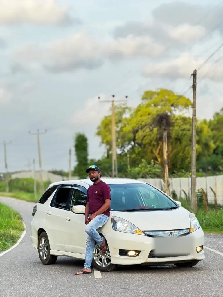 Right side — Honda Fit shuttle