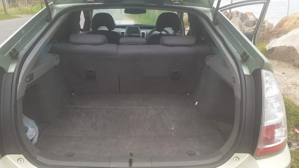 Boot / luggage area — Toyota Prius