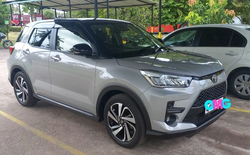 Right side — Toyota Raize
