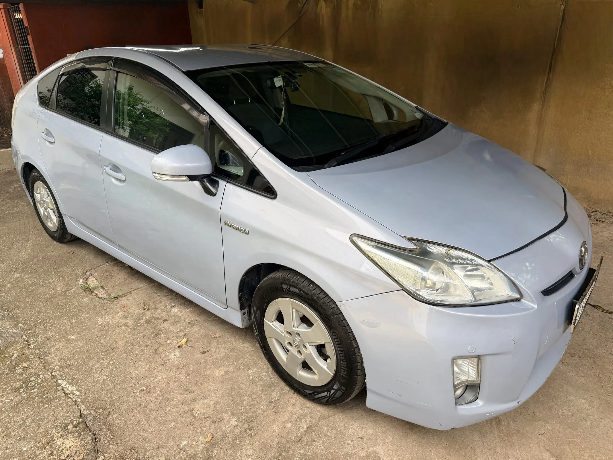 Right side — TOYOTA Prius