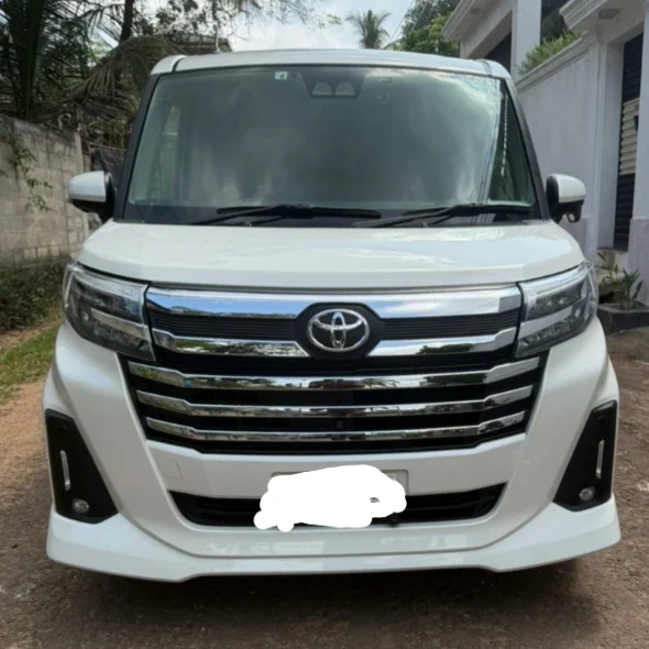 Front — Toyota Roomy