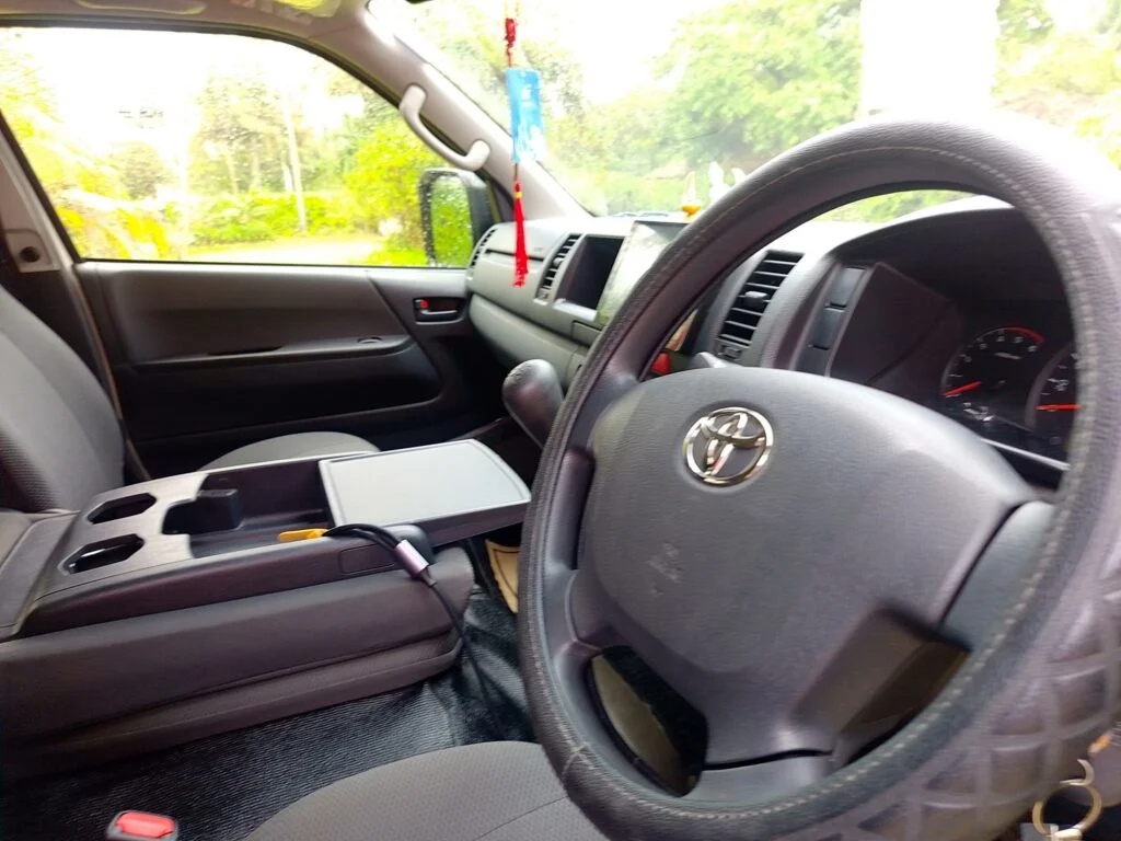 Interior right — Toyota KDH HIROOF Hiace
