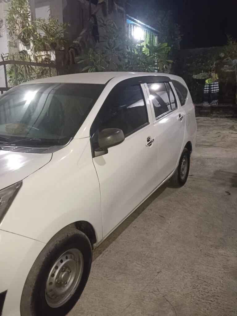 Daihatsu sigra photo 2