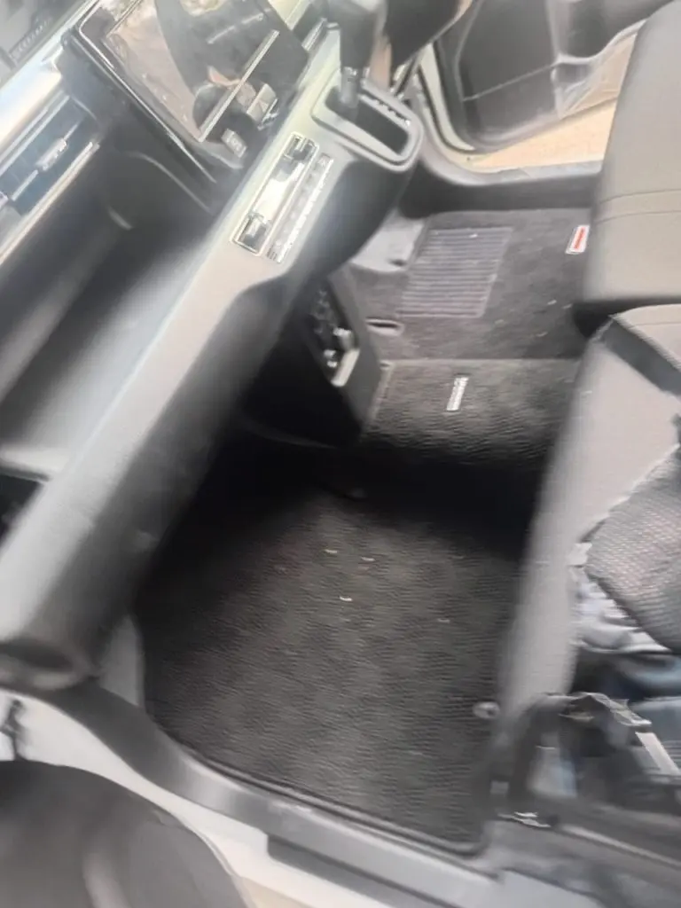 Interior left — Suzuki Wagon R Custom Z