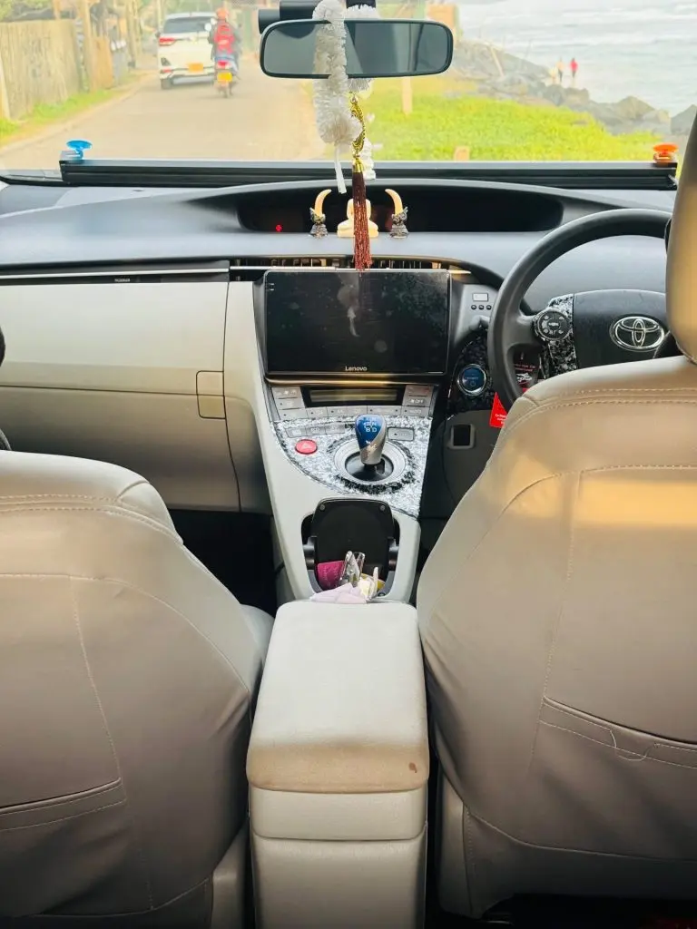Passenger cabin — Toyota Prius