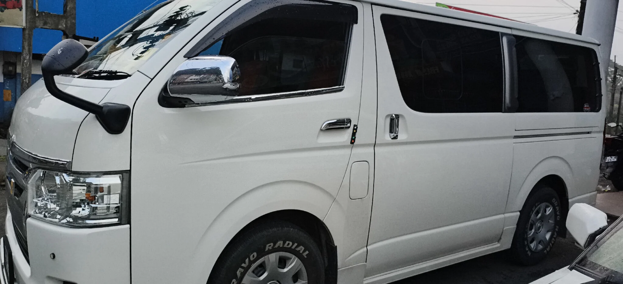 Left side — TOYOTA Hiace