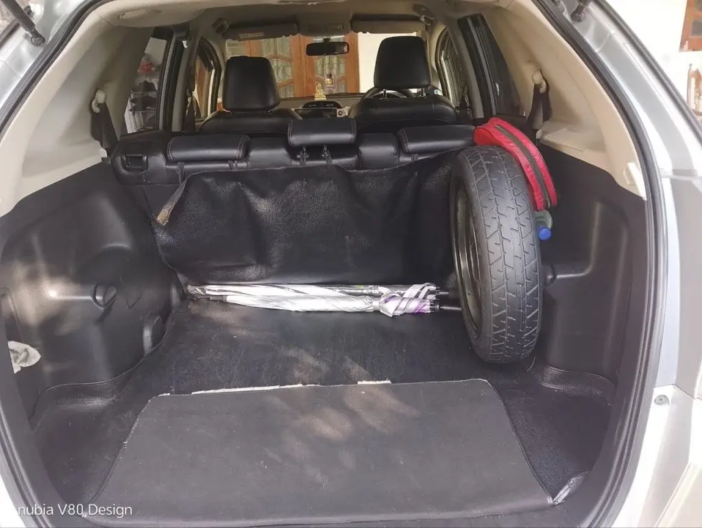 Boot / luggage area — Honda Fit Shuttle