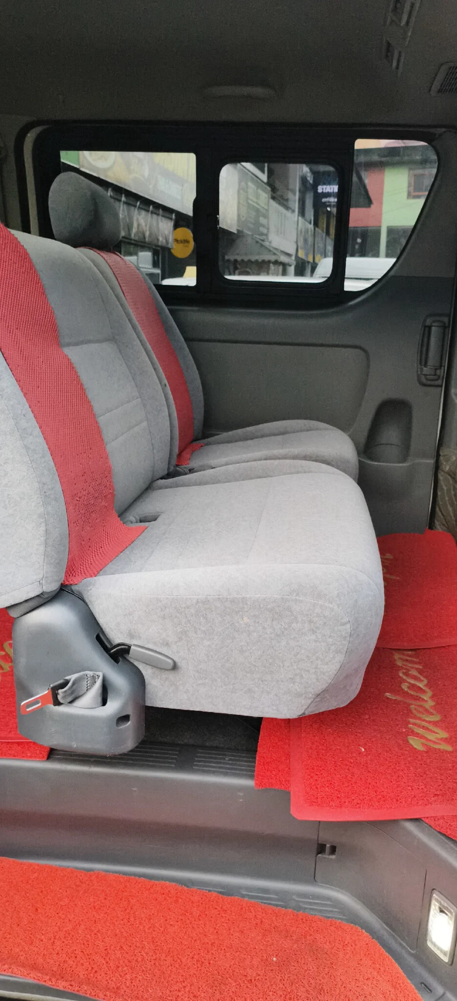 Interior left — TOYOTA Hiace