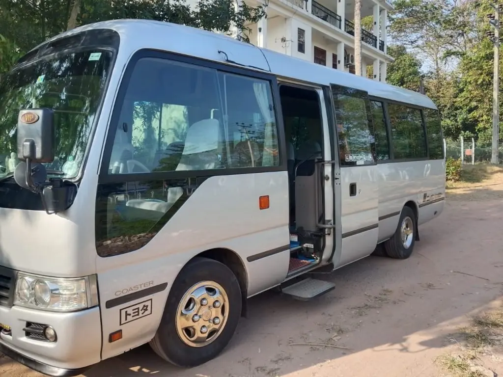 Front — Toyota Rosaa